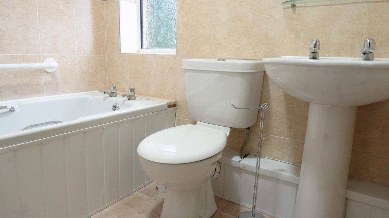 Portobello House - Four Bedroom House Perfect For Contractors - Sleeps 6 - Free Parking Wolverhampton Exteriér fotografie
