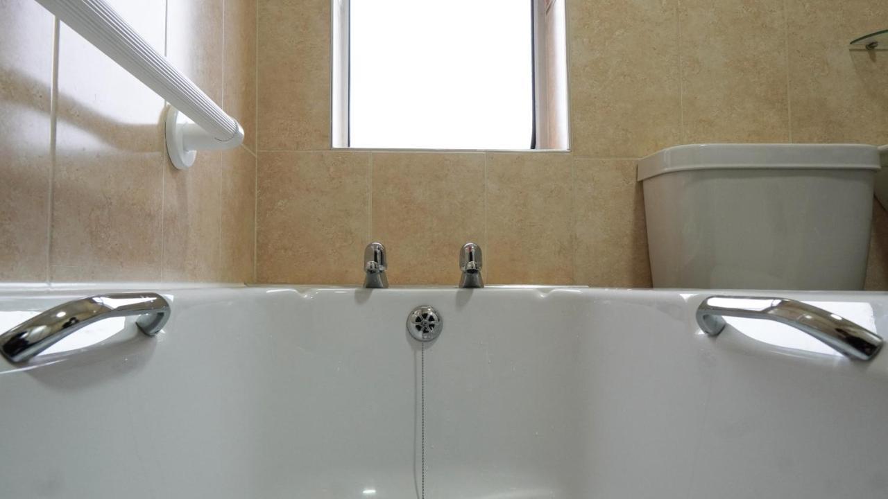 Portobello House - Four Bedroom House Perfect For Contractors - Sleeps 6 - Free Parking Wolverhampton Exteriér fotografie